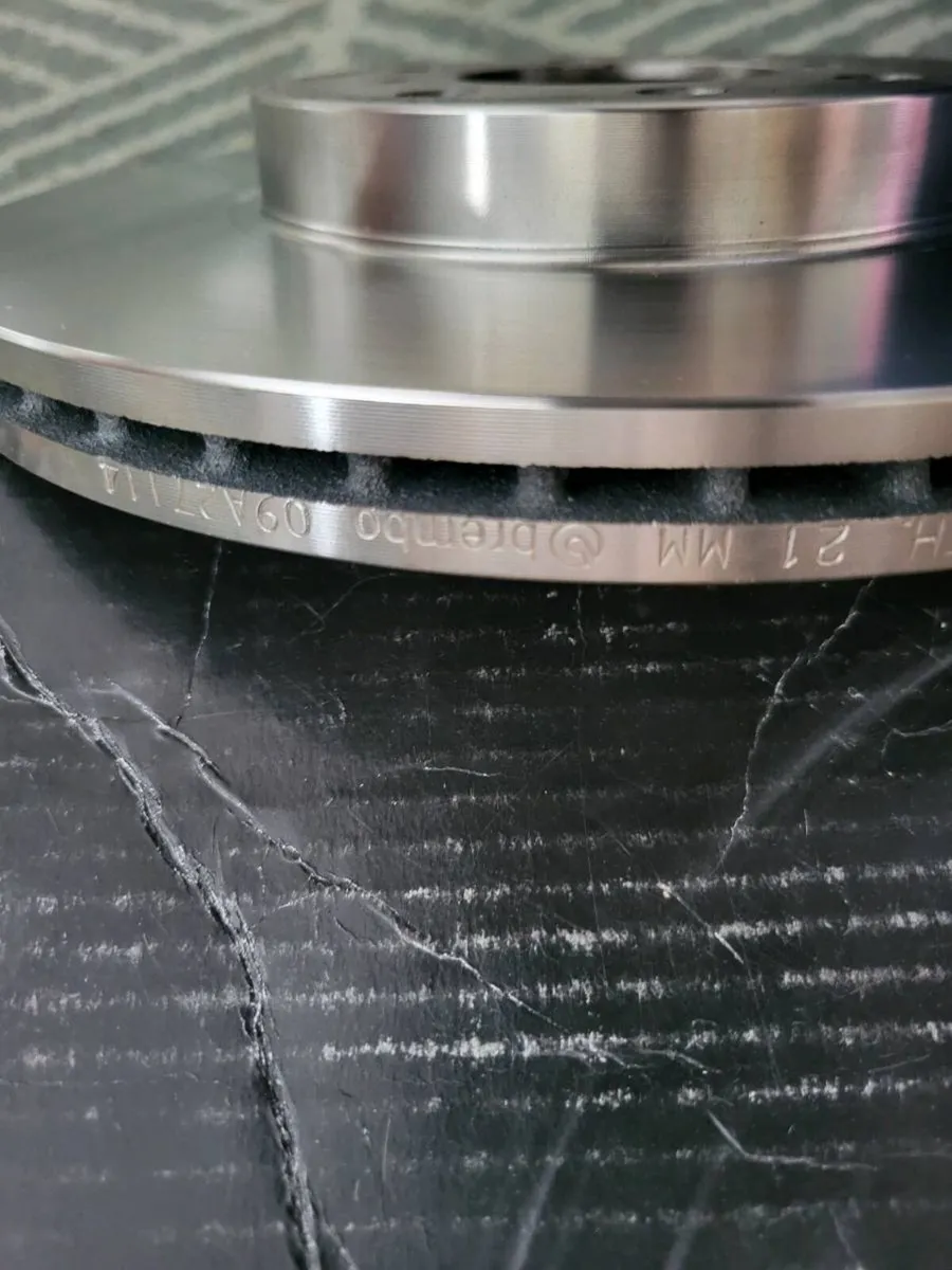 NEW BREMBO brake disc's and pads - Image 4