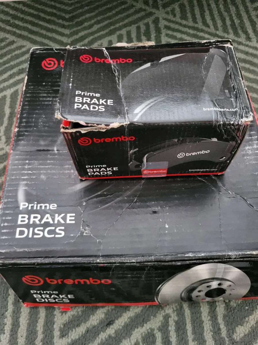NEW BREMBO brake disc's and pads - Image 1