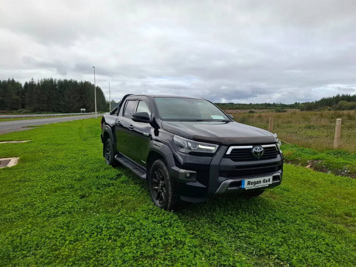 2022 Toyota Hilux Invincible X - Image 3