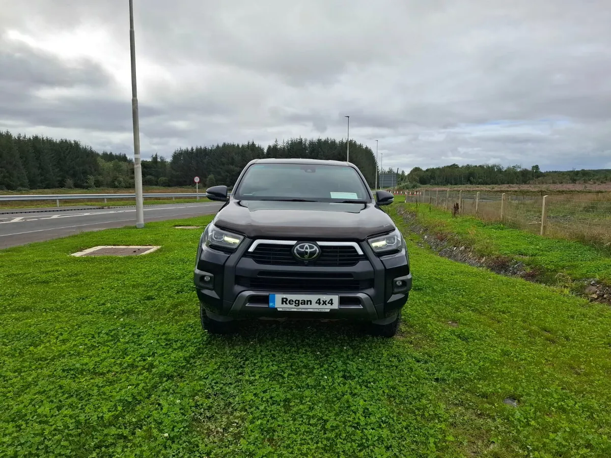 2022 Toyota Hilux Invincible X - Image 4