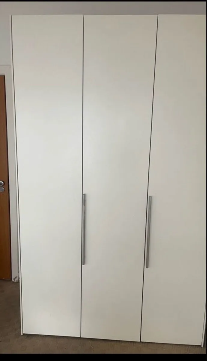 Large wardrobe - Image 1