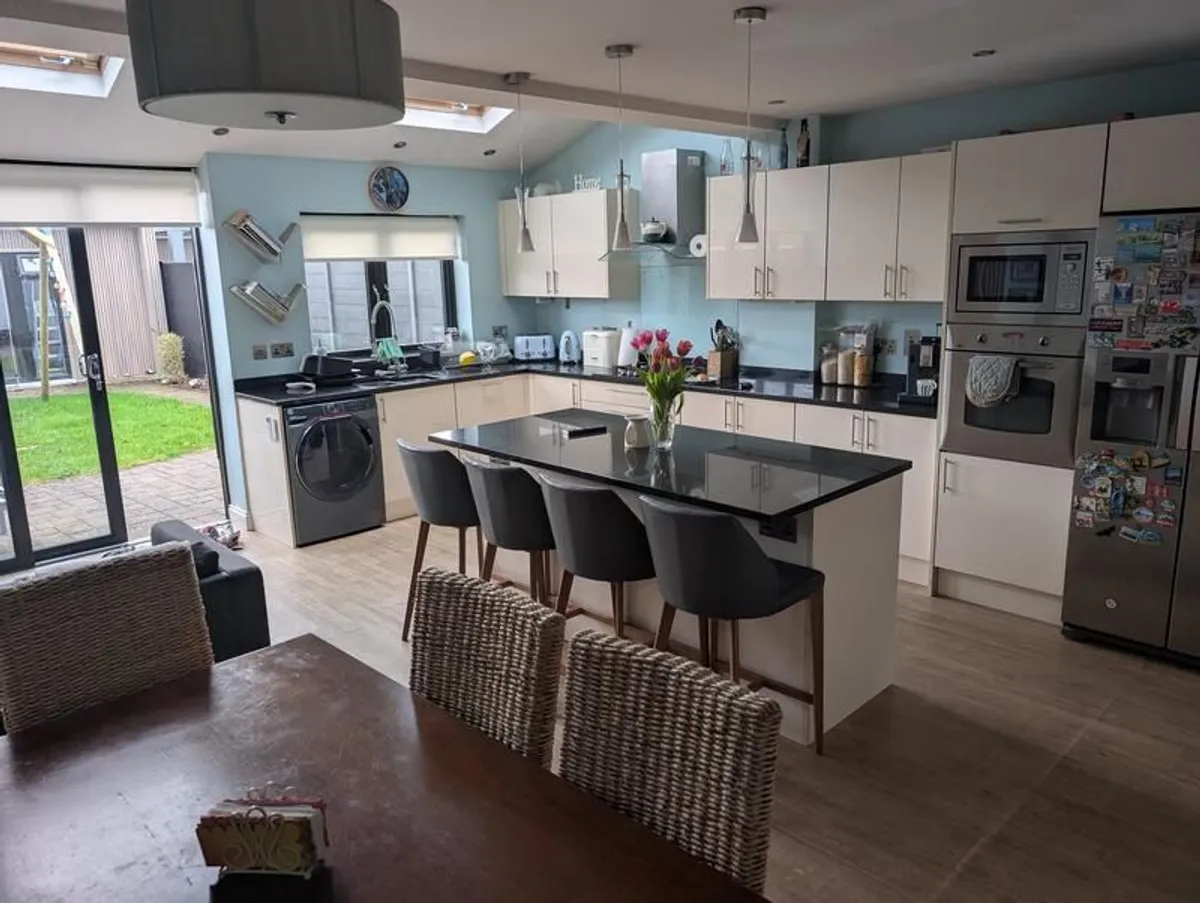 Entire Kitchen, incl. all appliances. For removal end Sept. - Image 1