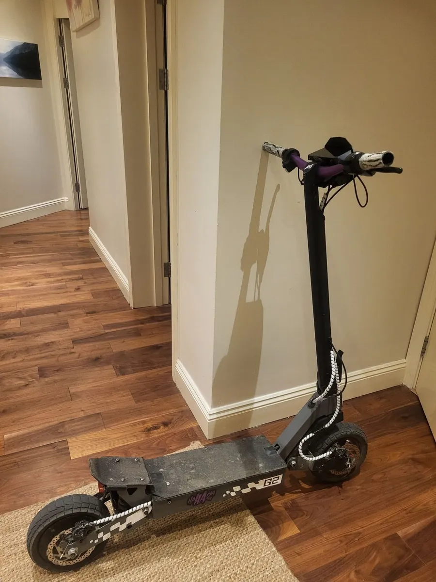 Kukirin G2 electric scooter - Image 1