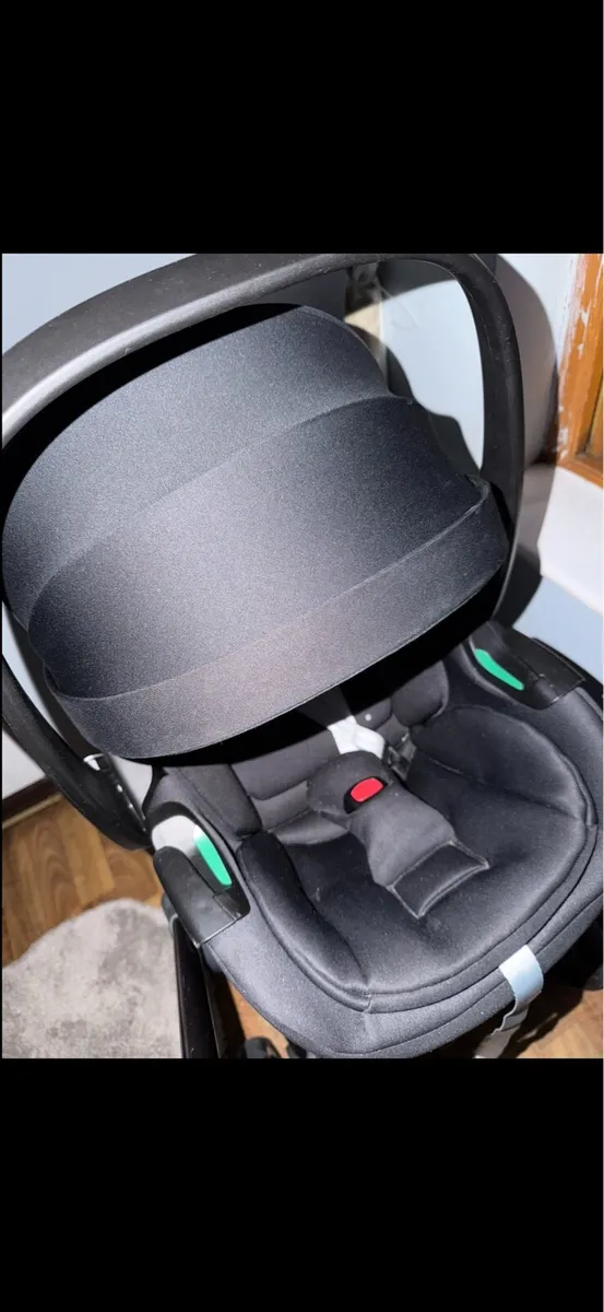 Maxi Cosi Car Seat - Image 3