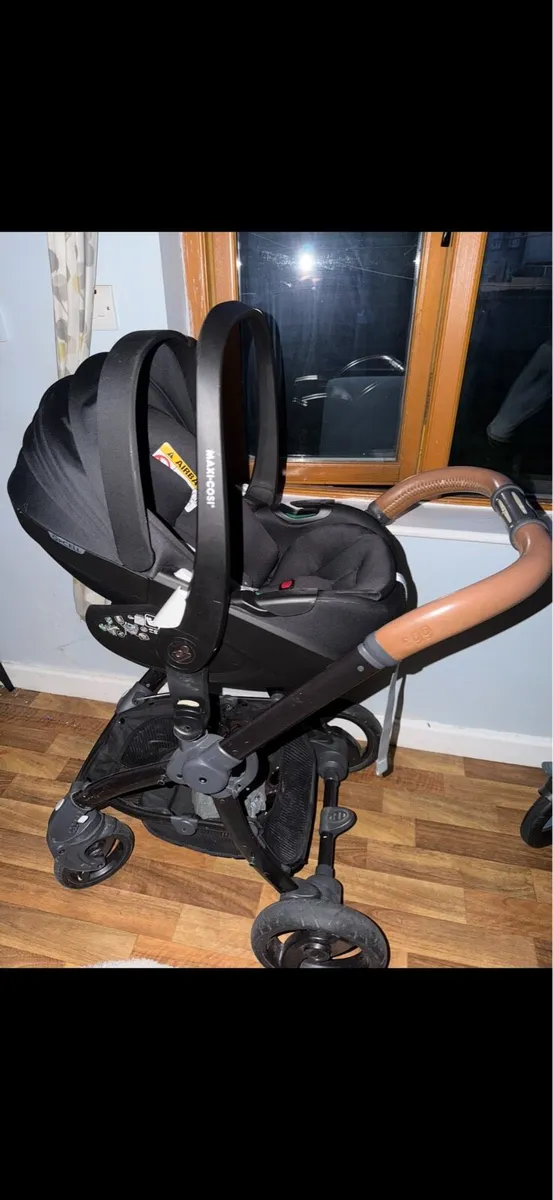 Maxi Cosi Car Seat - Image 1