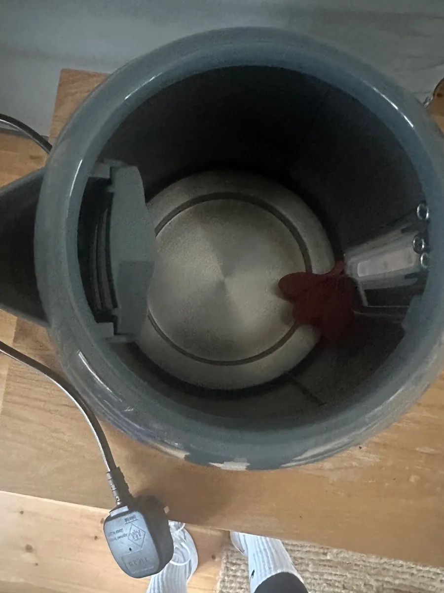 Russel Hobbs Kettle - Free for Collection - Image 2