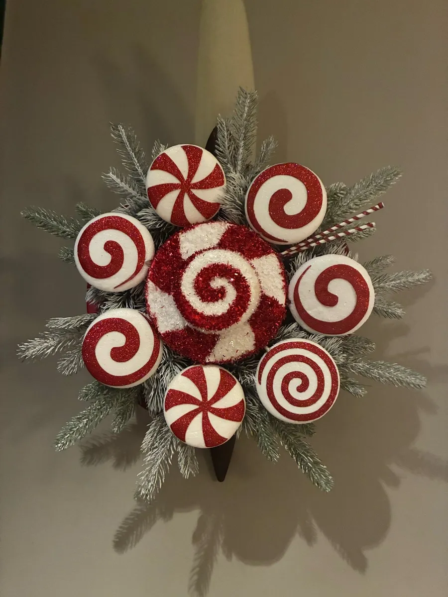 Candy cane Christmas swirl wreath - Image 2