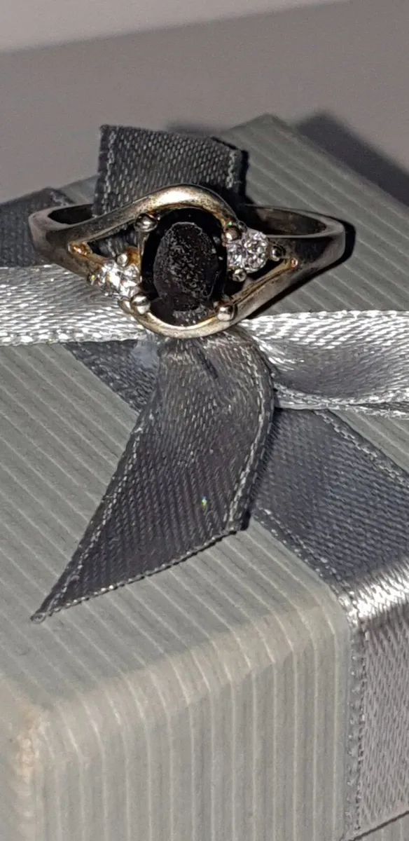 Hallmarked Pristine Vintage Sterling Silver Ring - Image 4