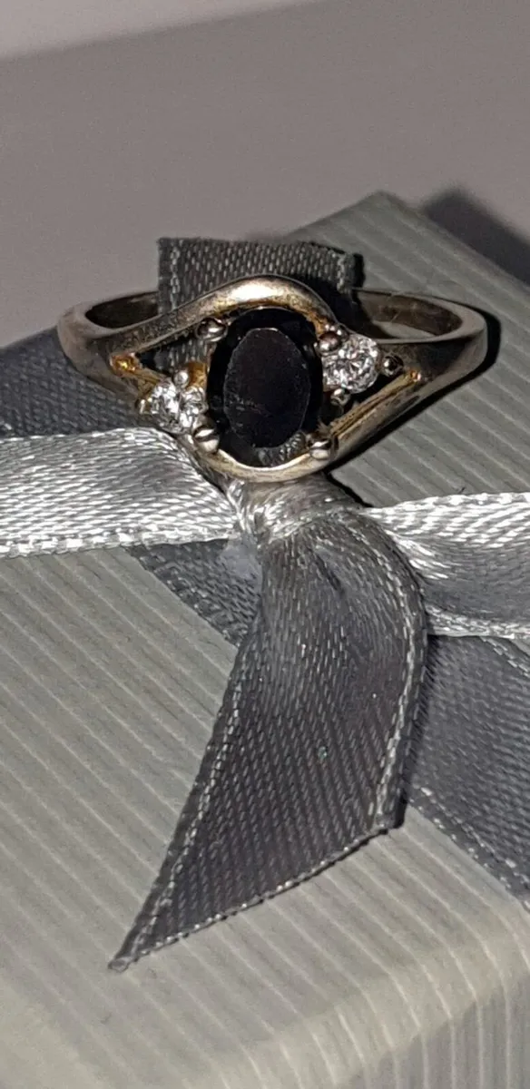 Hallmarked Pristine Vintage Sterling Silver Ring - Image 1