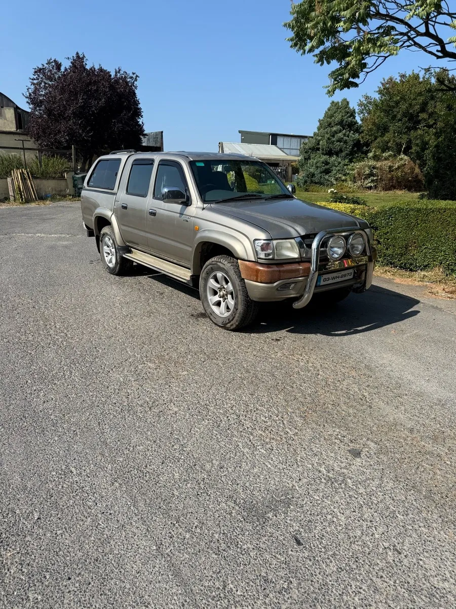 Toyota Hilux SR5 D4D - Image 1