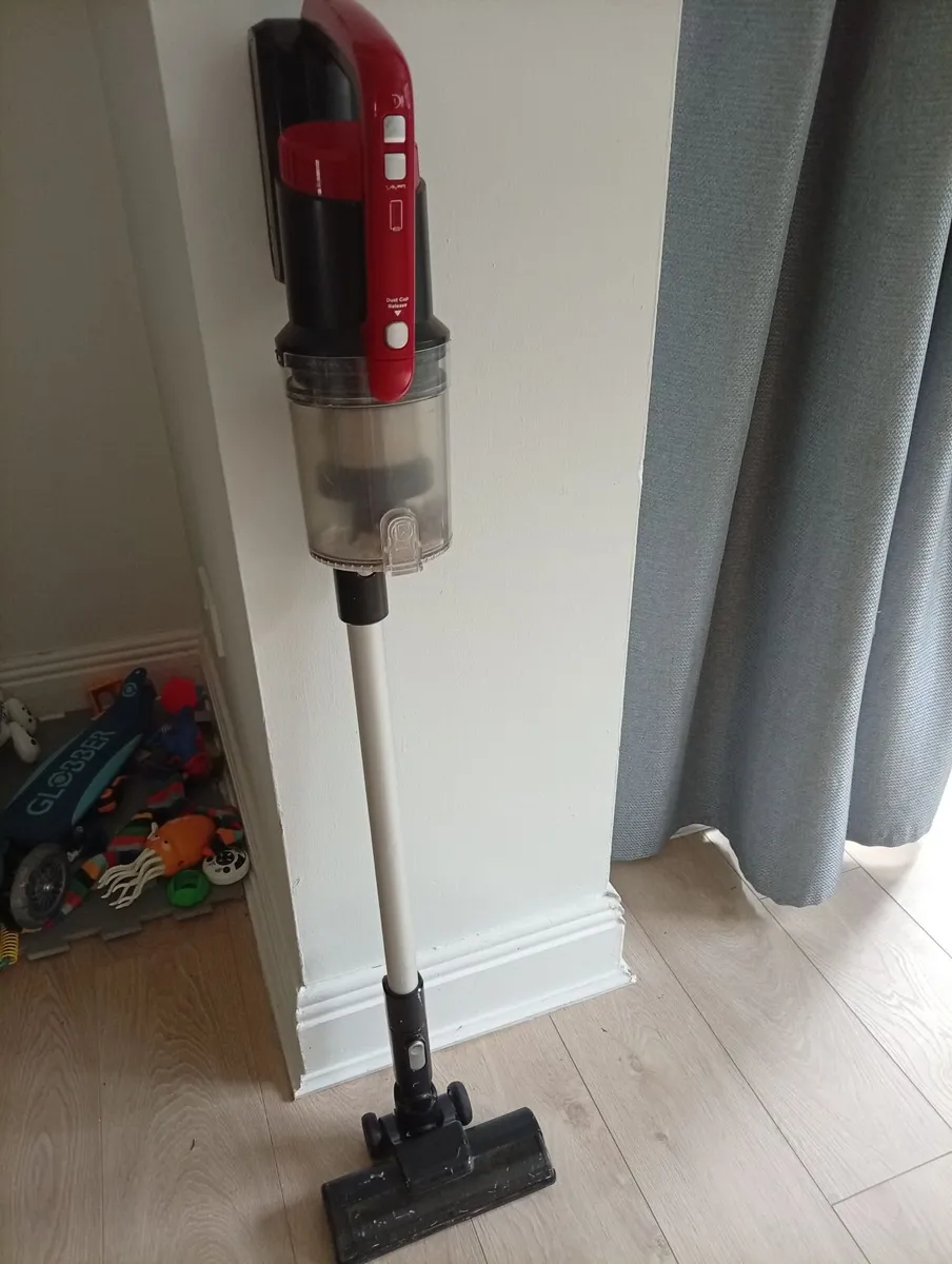 Cordless hoover - Image 1