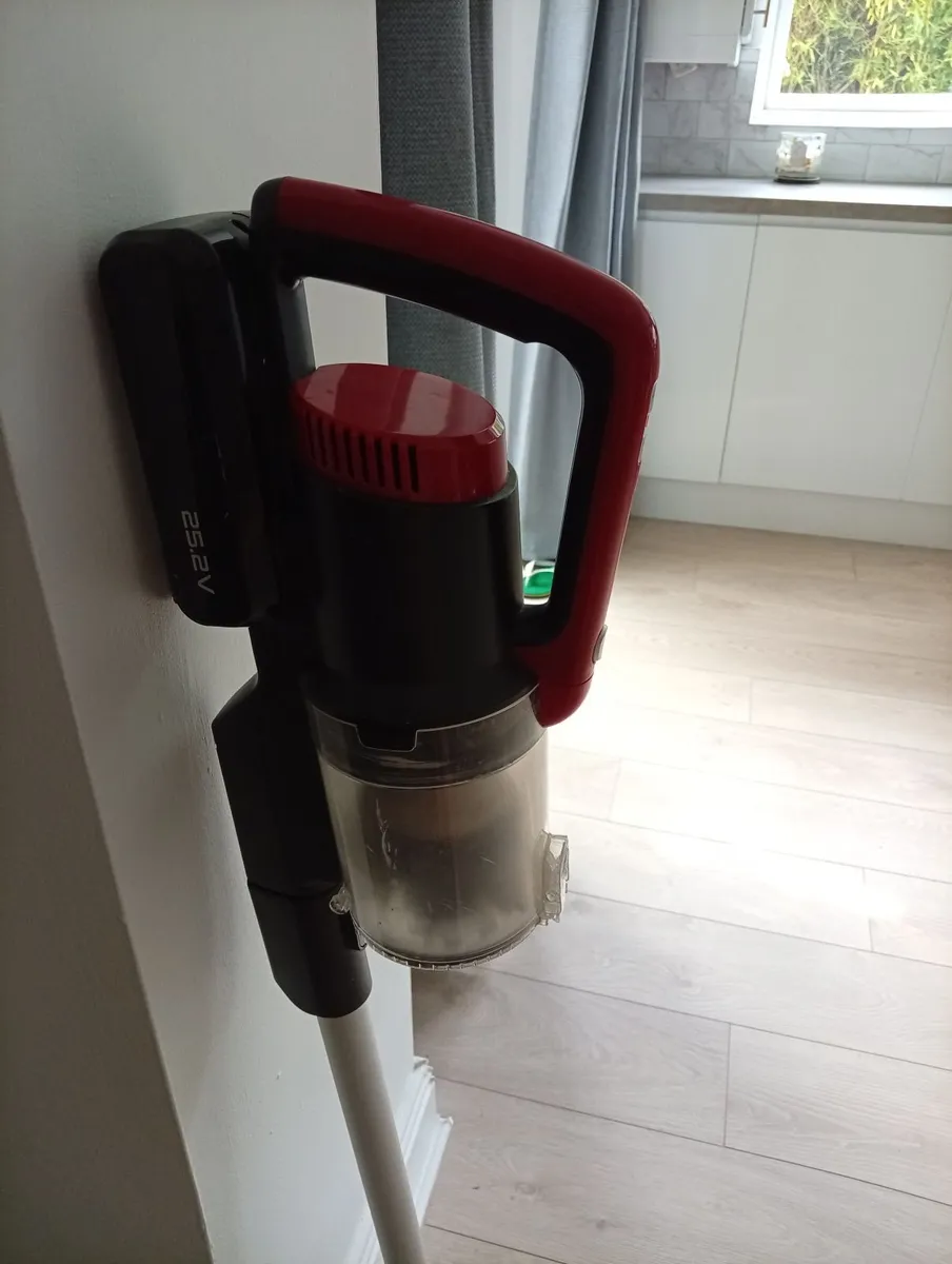 Cordless hoover - Image 2