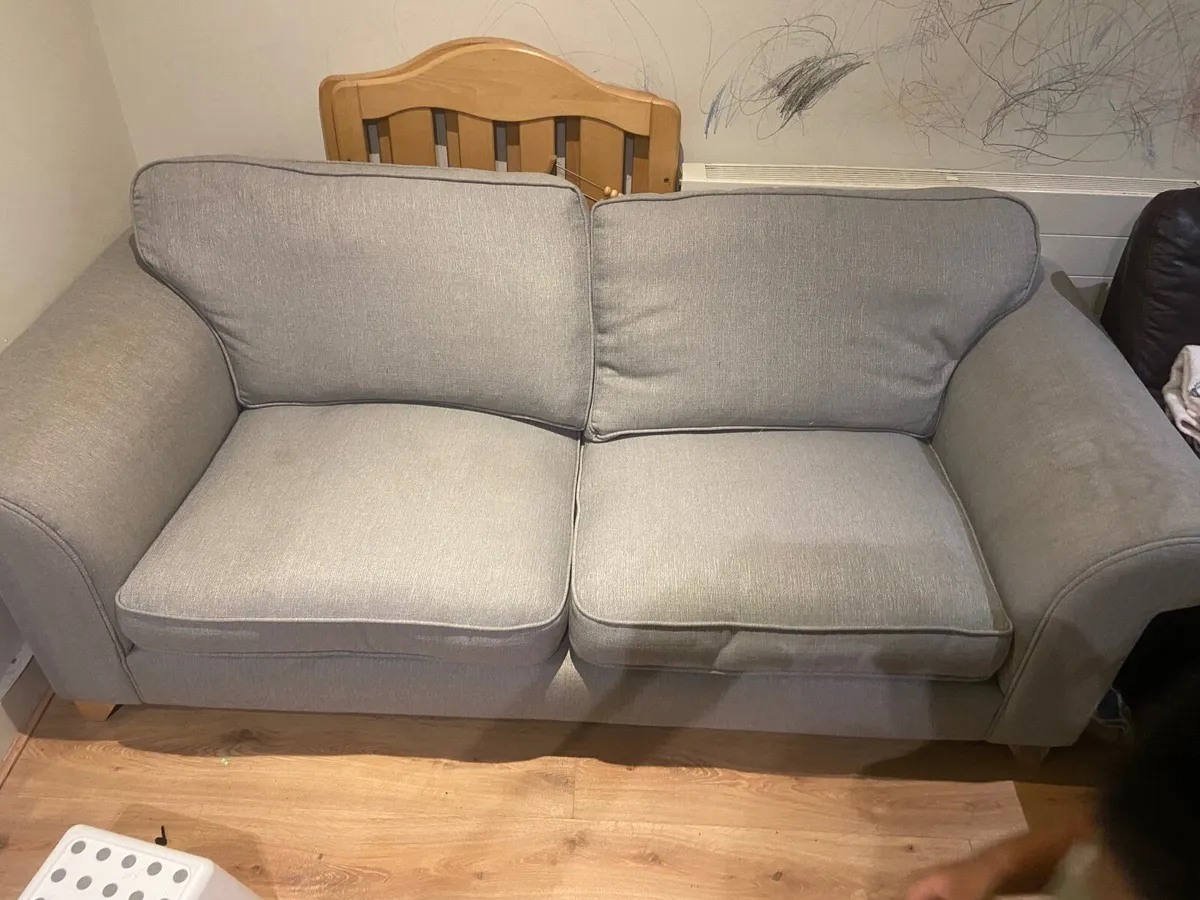 Couch free to go - Image 1
