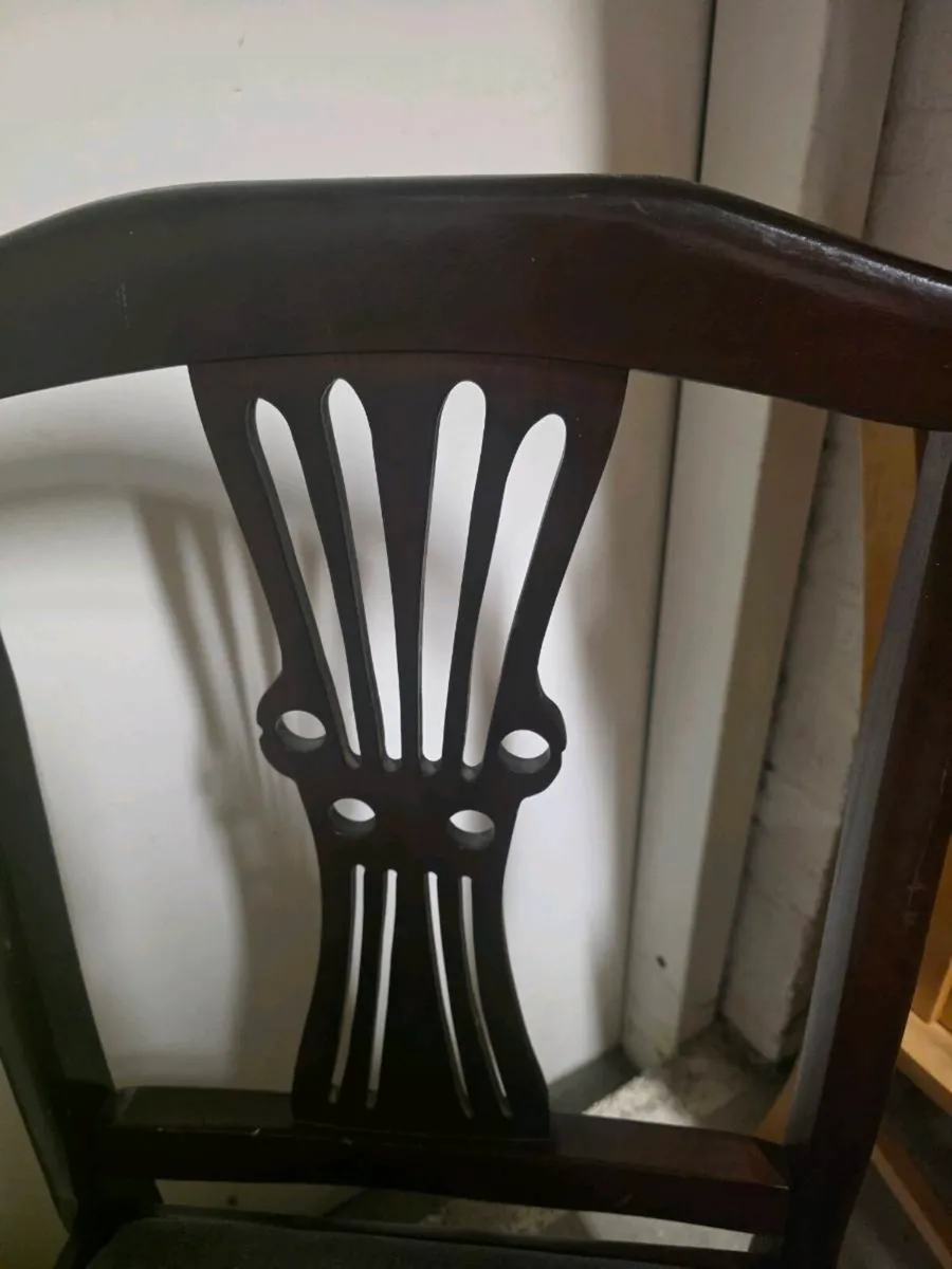 4 solid wood chairs - Image 4