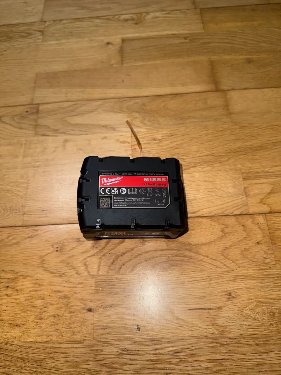 Milwaukee M18 18V 5.0Ah Red Lithium Batteries x2 - Image 4