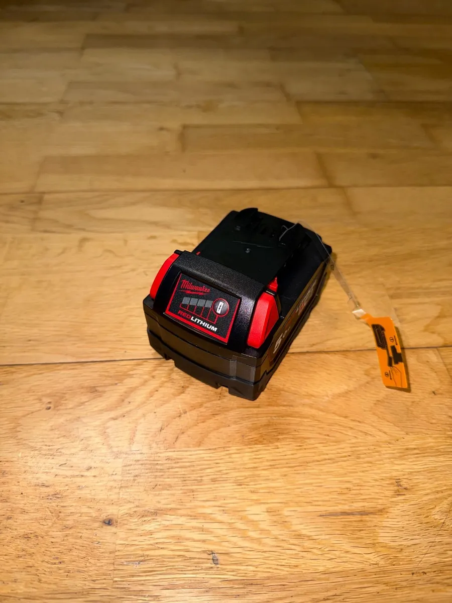 Milwaukee M18 18V 5.0Ah Red Lithium Batteries x2 - Image 3