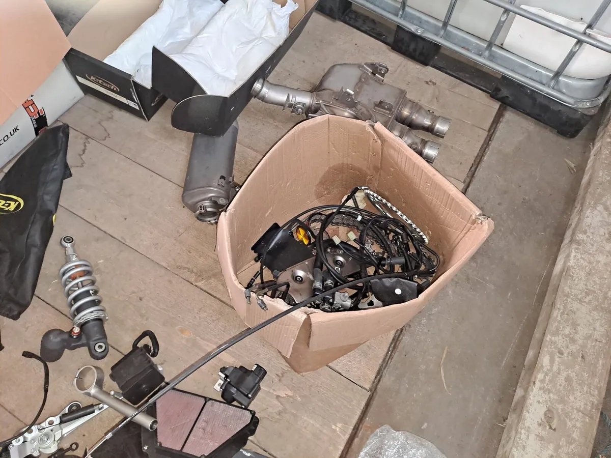 Yamaha R1 parts - Image 2