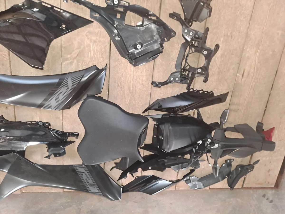 Yamaha R1 parts - Image 1