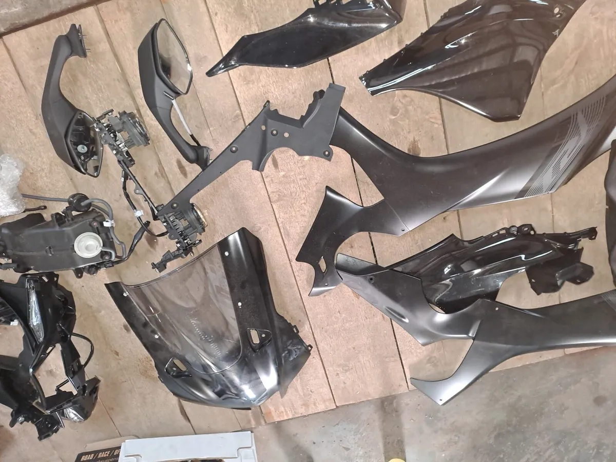 Yamaha R1 parts - Image 4