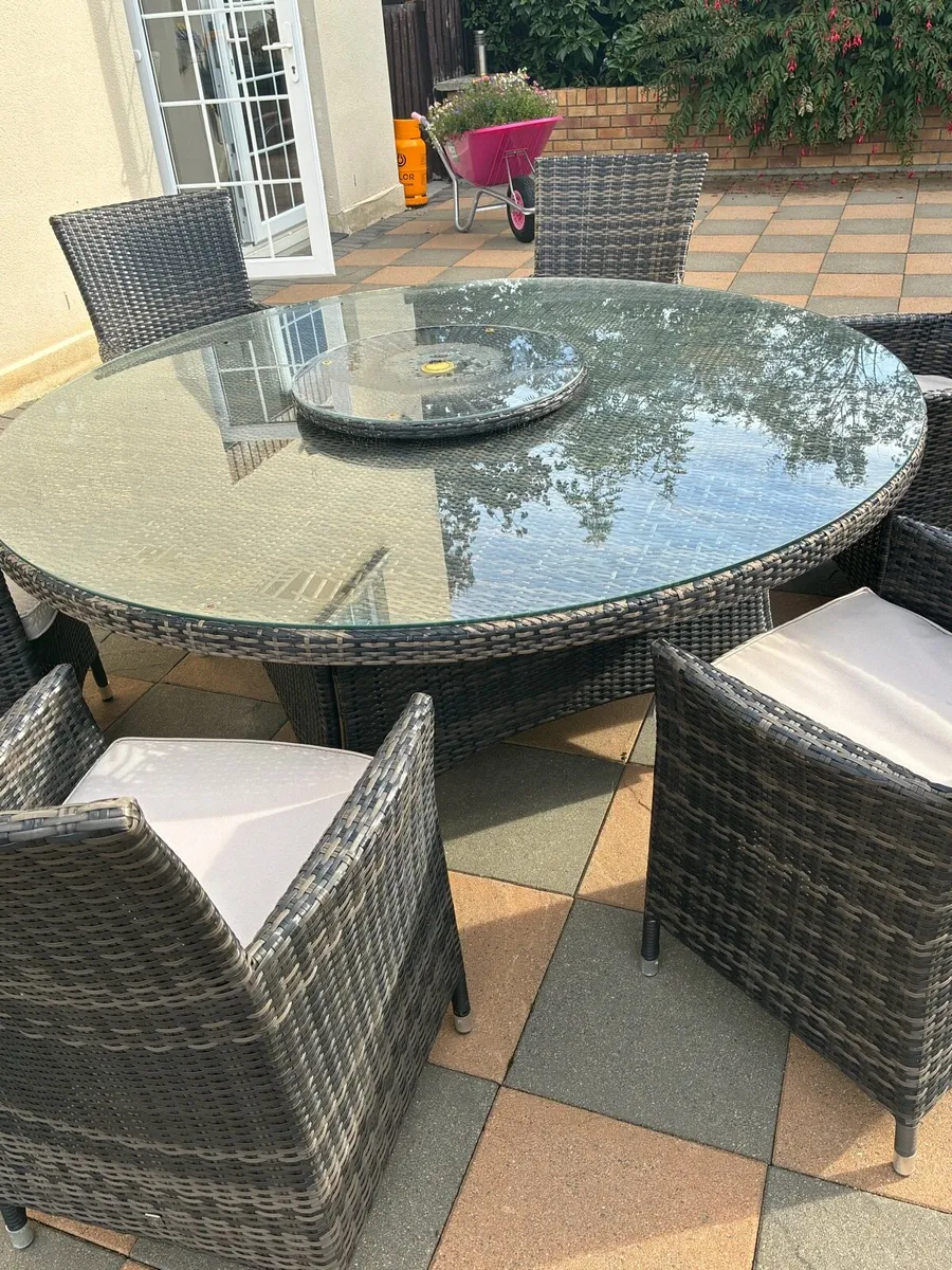 6 Seater Round Rattan Furniture Table & Chairs - Image 3