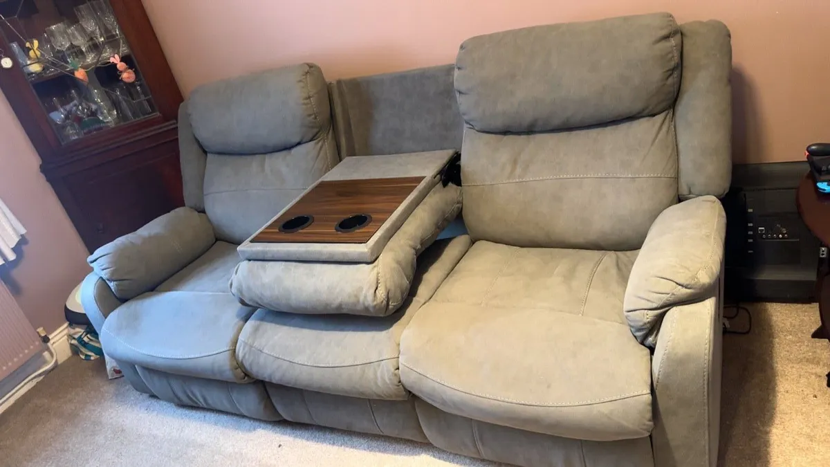 3 Seater Recliner Couch/Sofa - Image 1