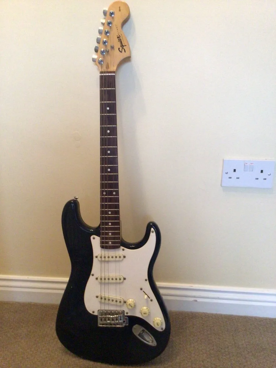 Electric guitar (squire by fender) - Image 1