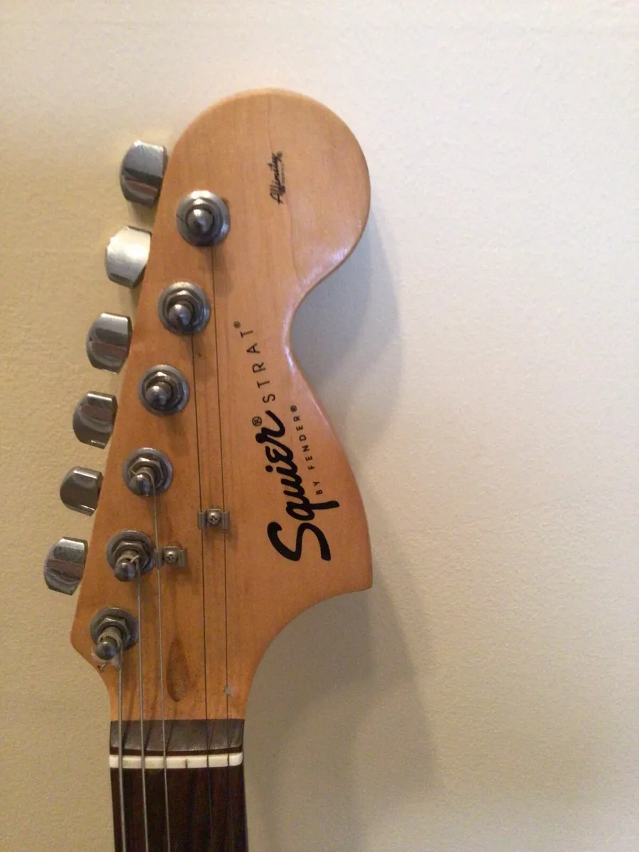 Electric guitar (squire by fender) - Image 2