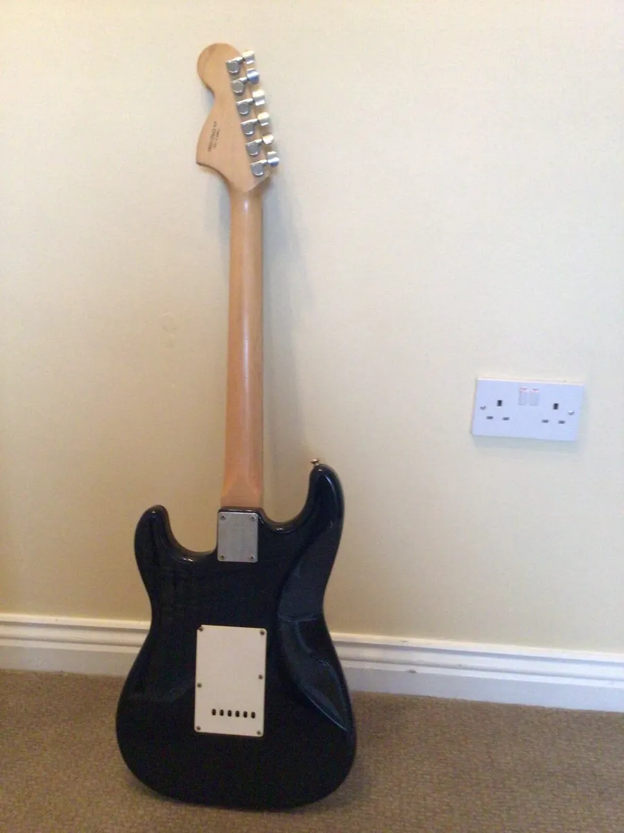Electric guitar (squire by fender) - Image 3