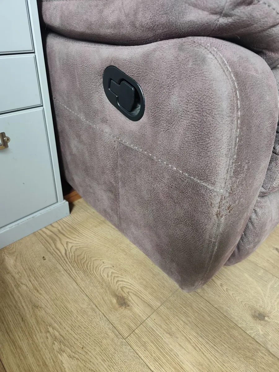 2 seat recliner couch - Image 3