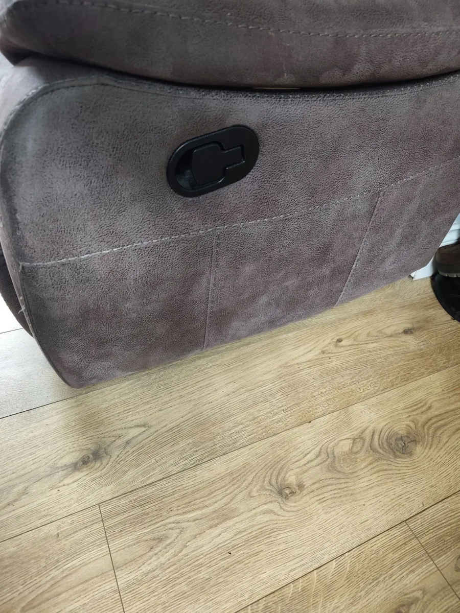 2 seat recliner couch - Image 4