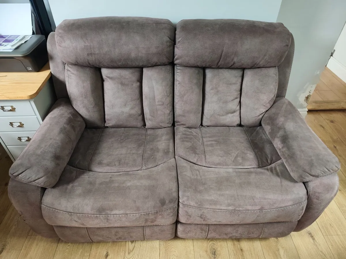 2 seat recliner couch - Image 1