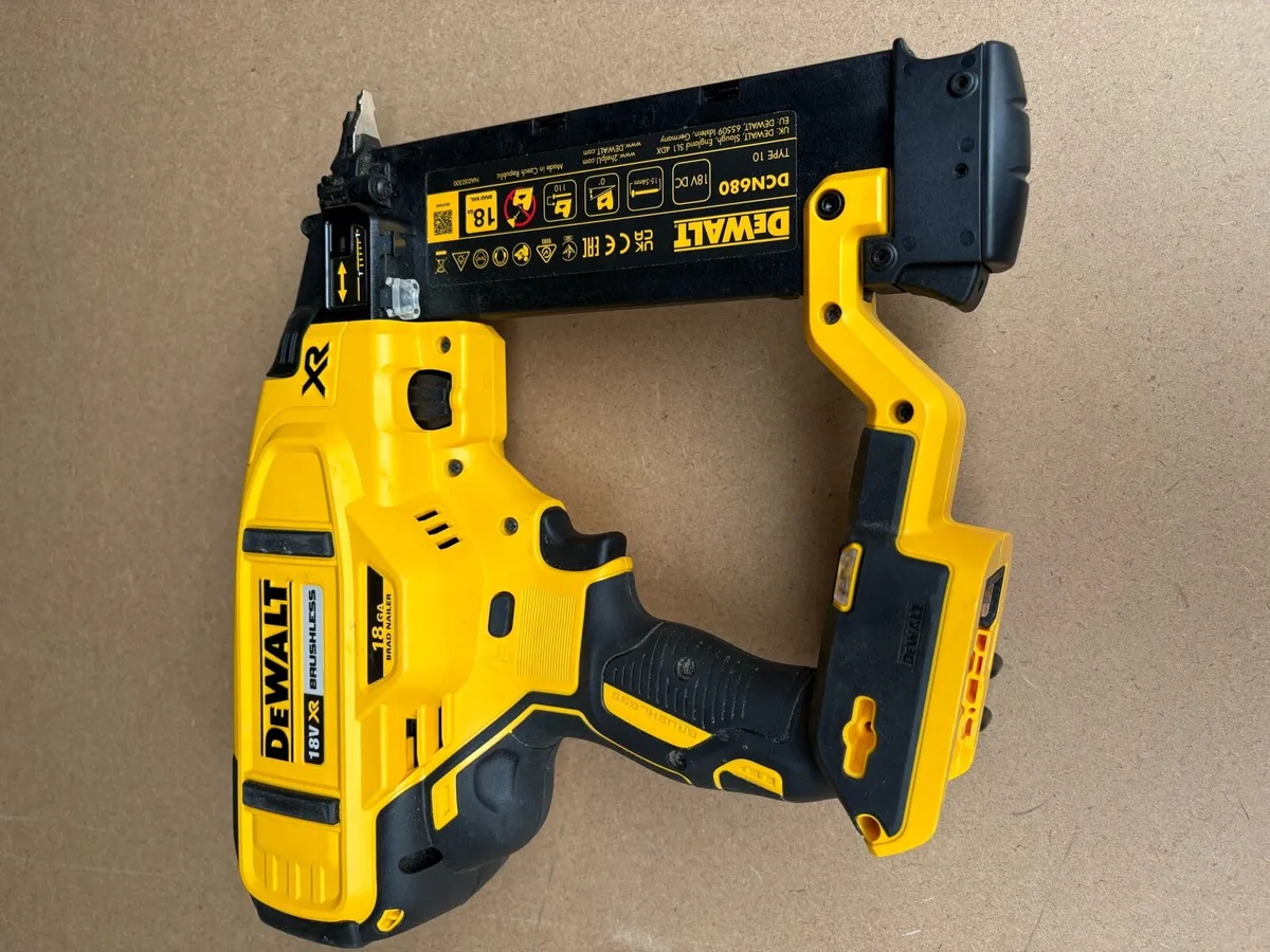 18 g straight brad nailer like new - Image 1