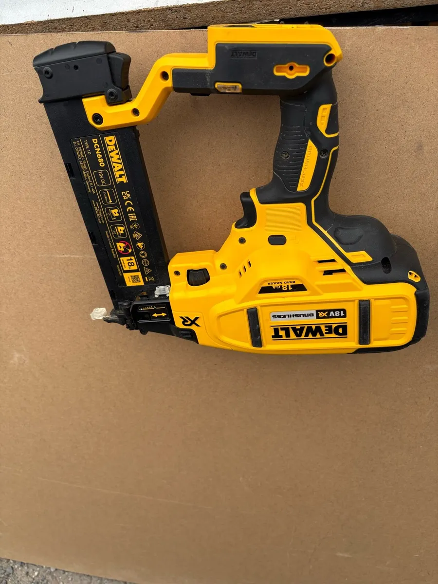 18 g straight brad nailer like new - Image 2