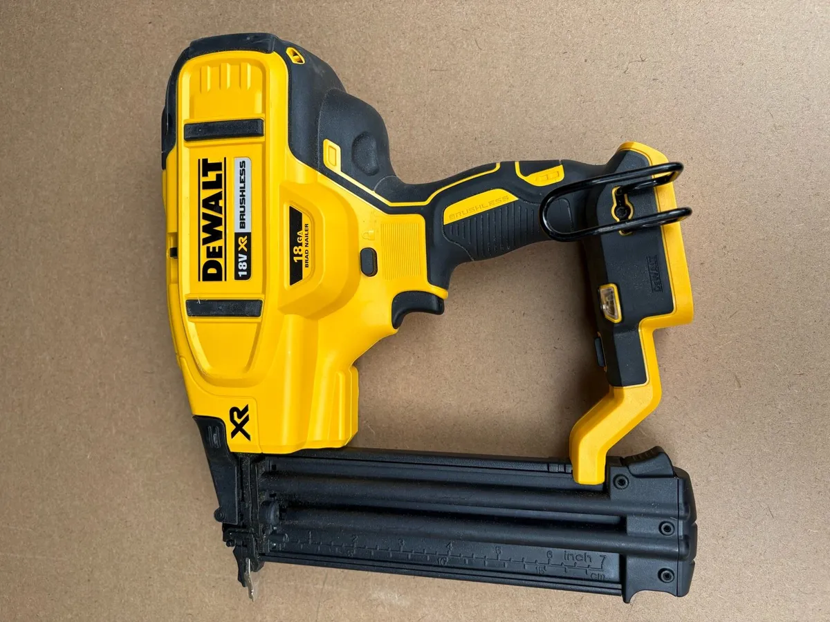 18 g straight brad nailer like new - Image 3