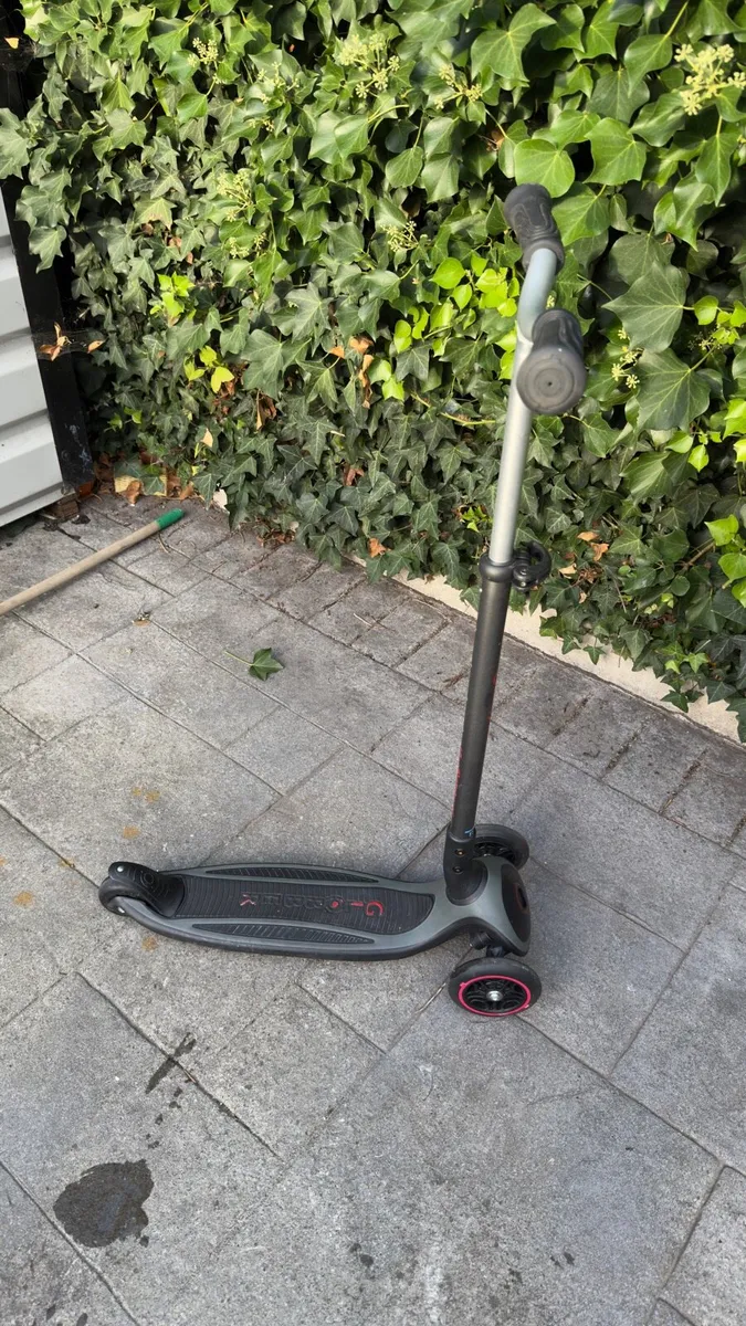 Three wheel scooter for kids - Image 1