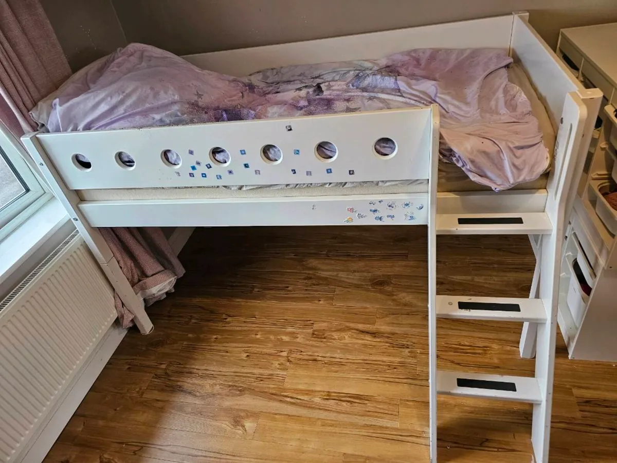 Child's Ladder Bed - Image 2