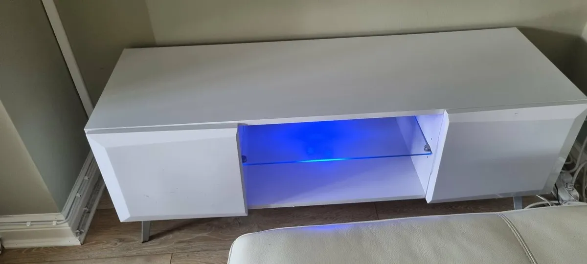 Tv stand - Image 1