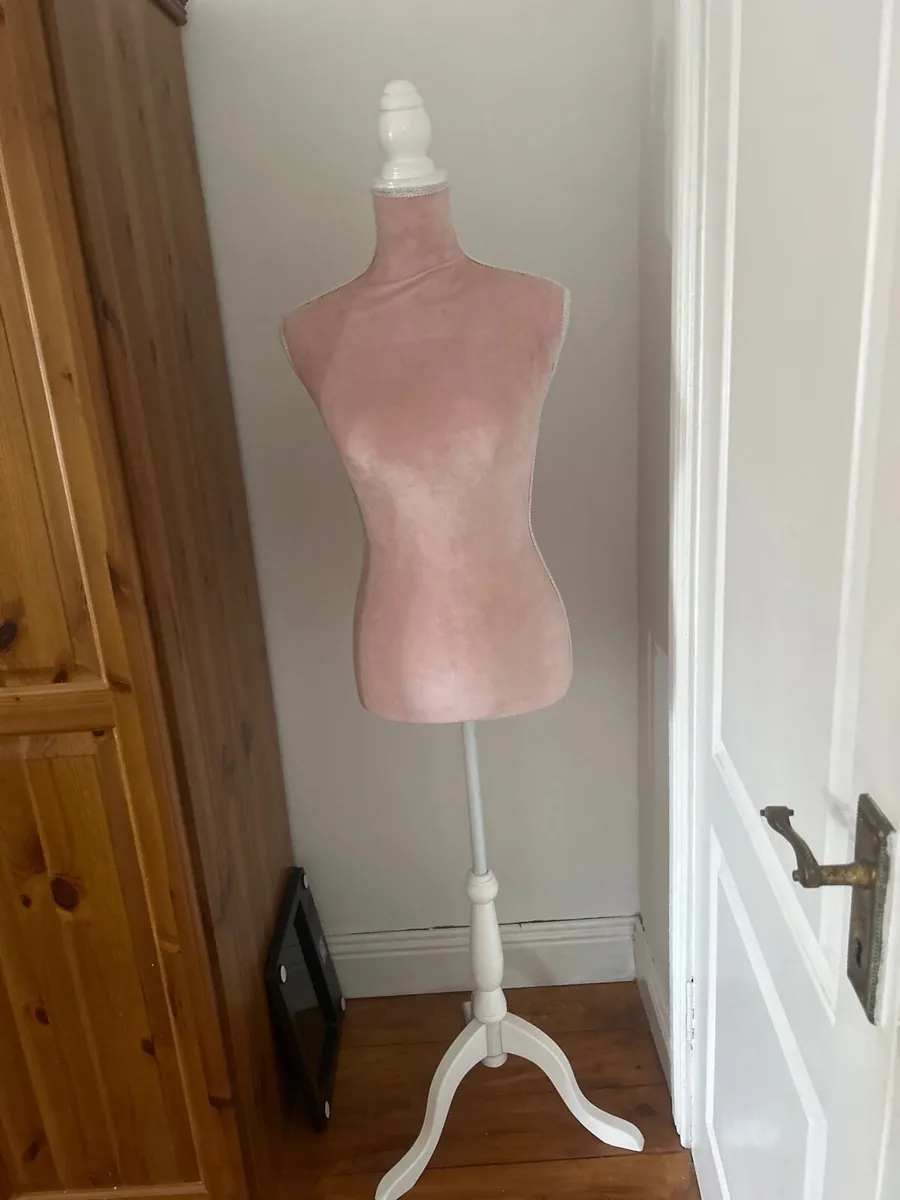 Clothes stand