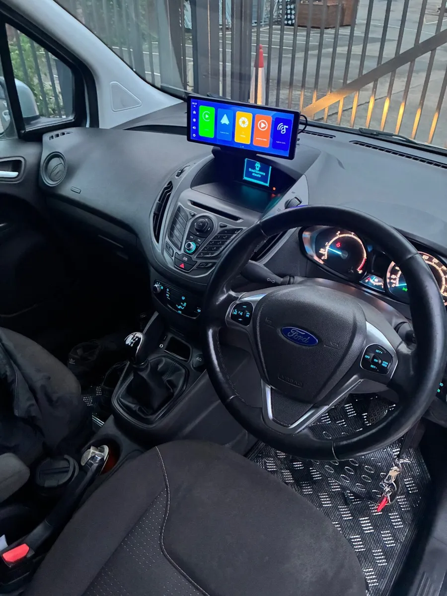 Van - Ford transit Courier 2015 - Image 4