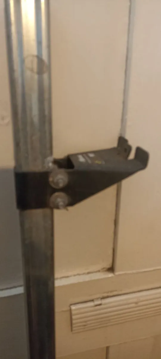 Pair of Rhino Roof Bars - Image 3