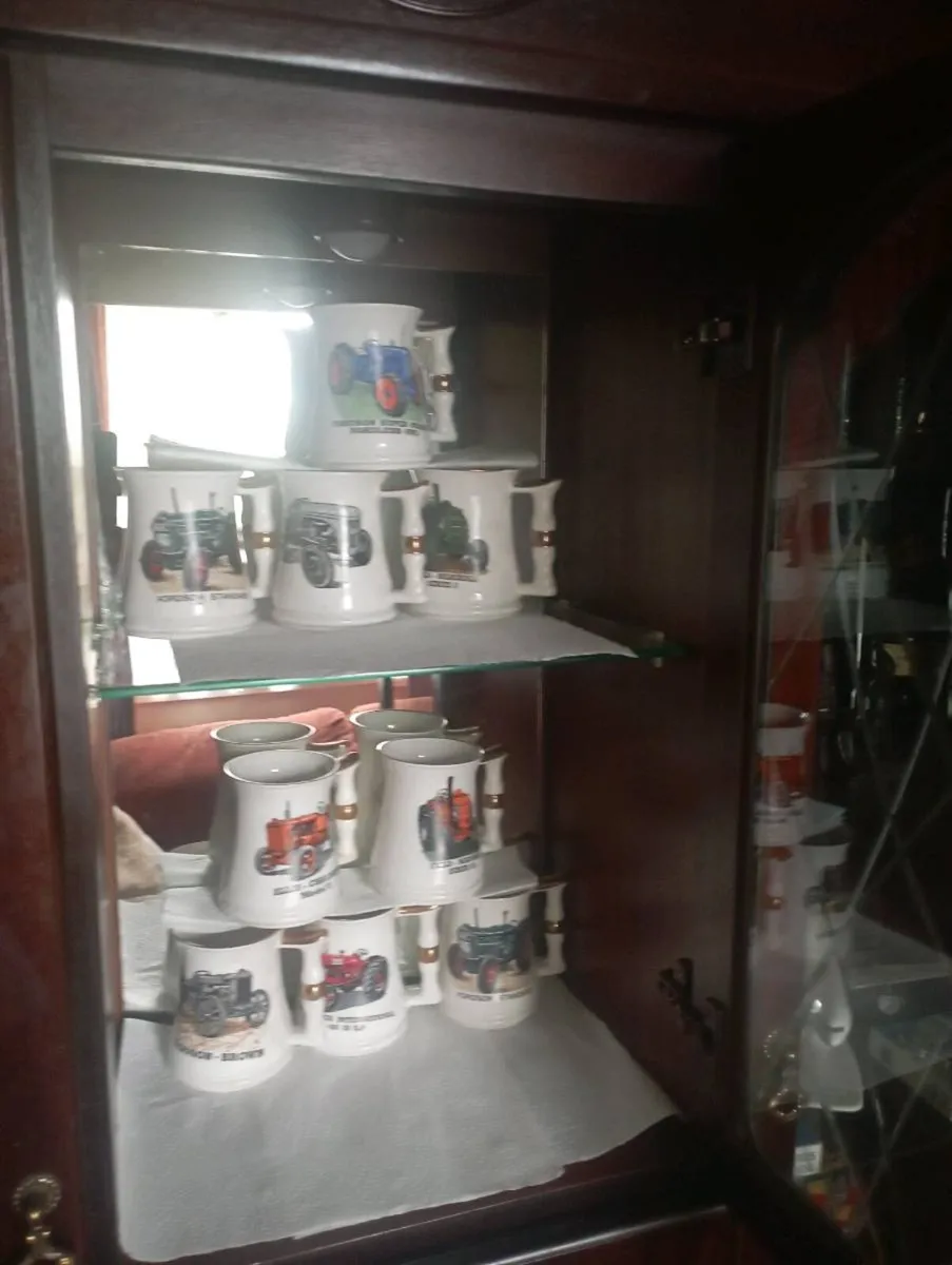 VINTAGE TRACTORS.9 GOLD RIMMED CERAMIC COFFEE MUGS - Image 3