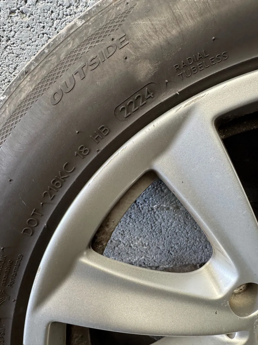 4 BMW alloy wheels with good tyres 225/55/R17 101W - Image 3