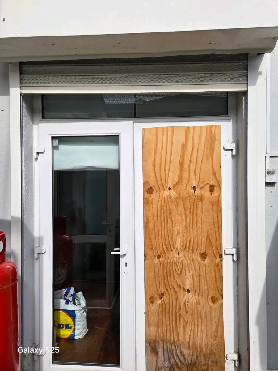Roller shutters x 2 - Image 2