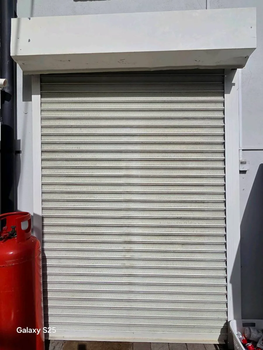 Roller shutters x 2 - Image 1