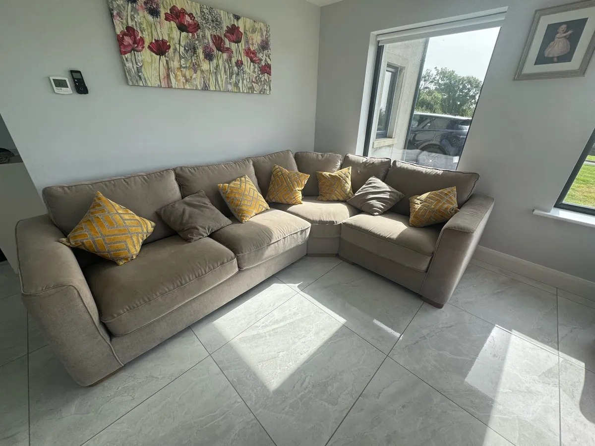 Corner Couch - Image 1