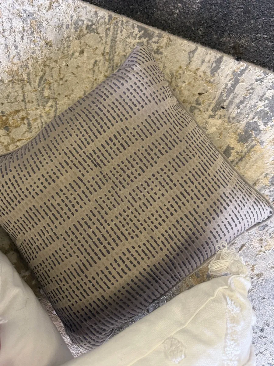 5 Luxury hotel collection cushions NEW - Image 3