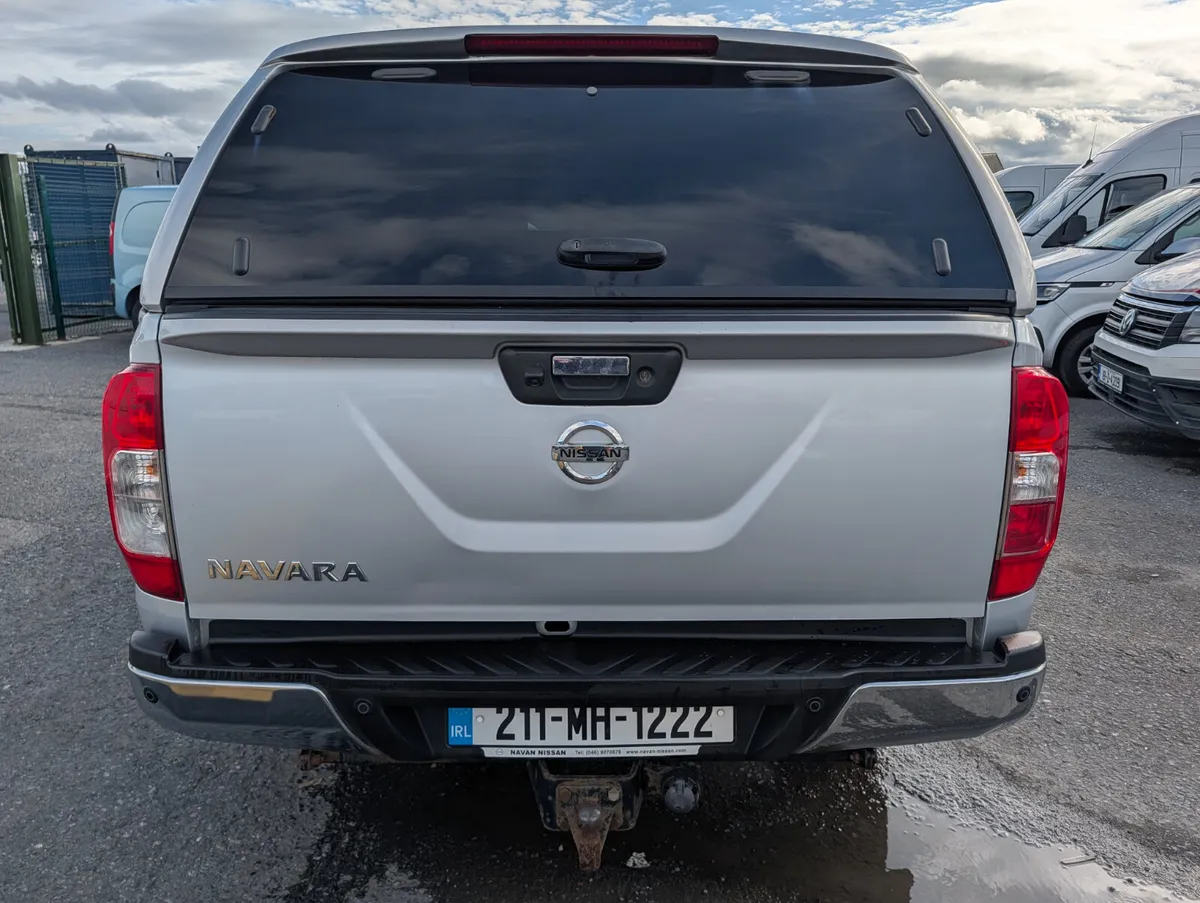 Nissan Navara LE 190hp crew cab 1 owner - Image 3