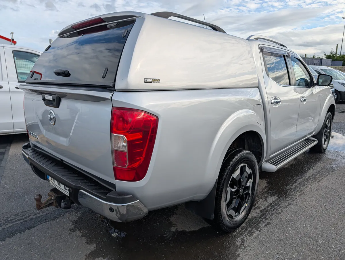 Nissan Navara LE 190hp crew cab 1 owner - Image 4