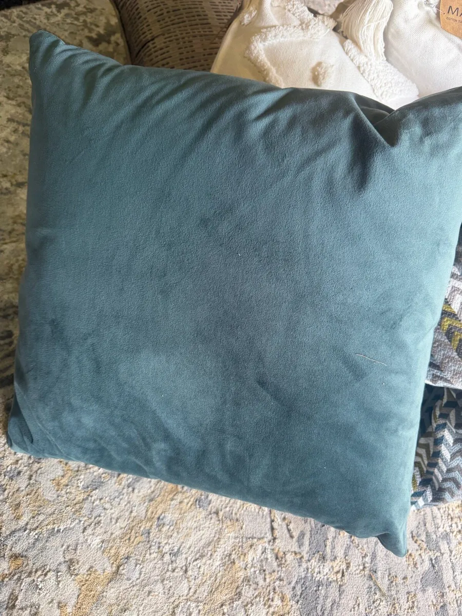 5 Luxury hotel collection cushions NEW - Image 4