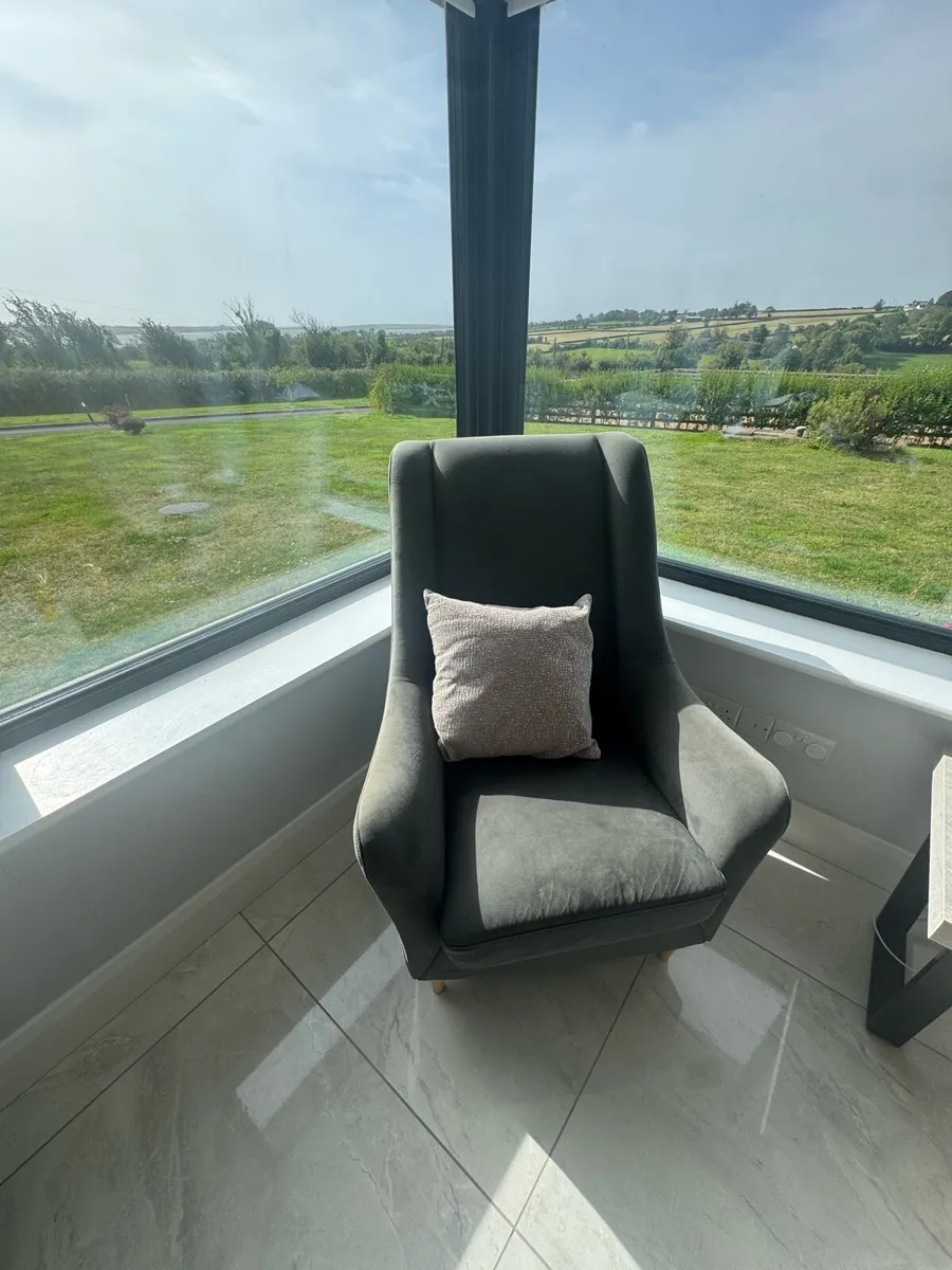 Arm chair - Image 1